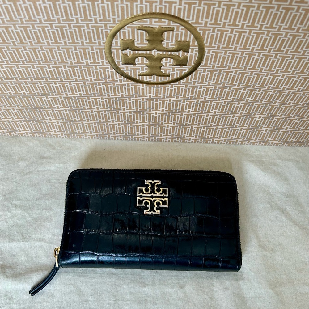 Tory Burch Britten Embossed zip continental wallet - Picture 4 of 8